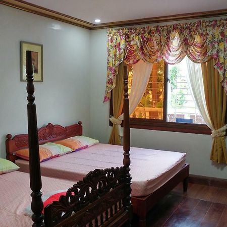 Casa Familya Hotel Batac Exterior photo