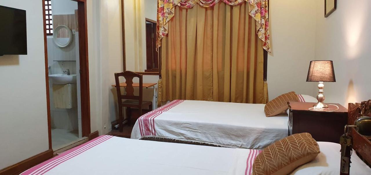 Casa Familya Hotel Batac Exterior photo