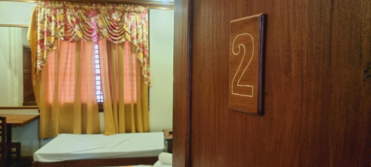 Casa Familya Hotel Batac Exterior photo