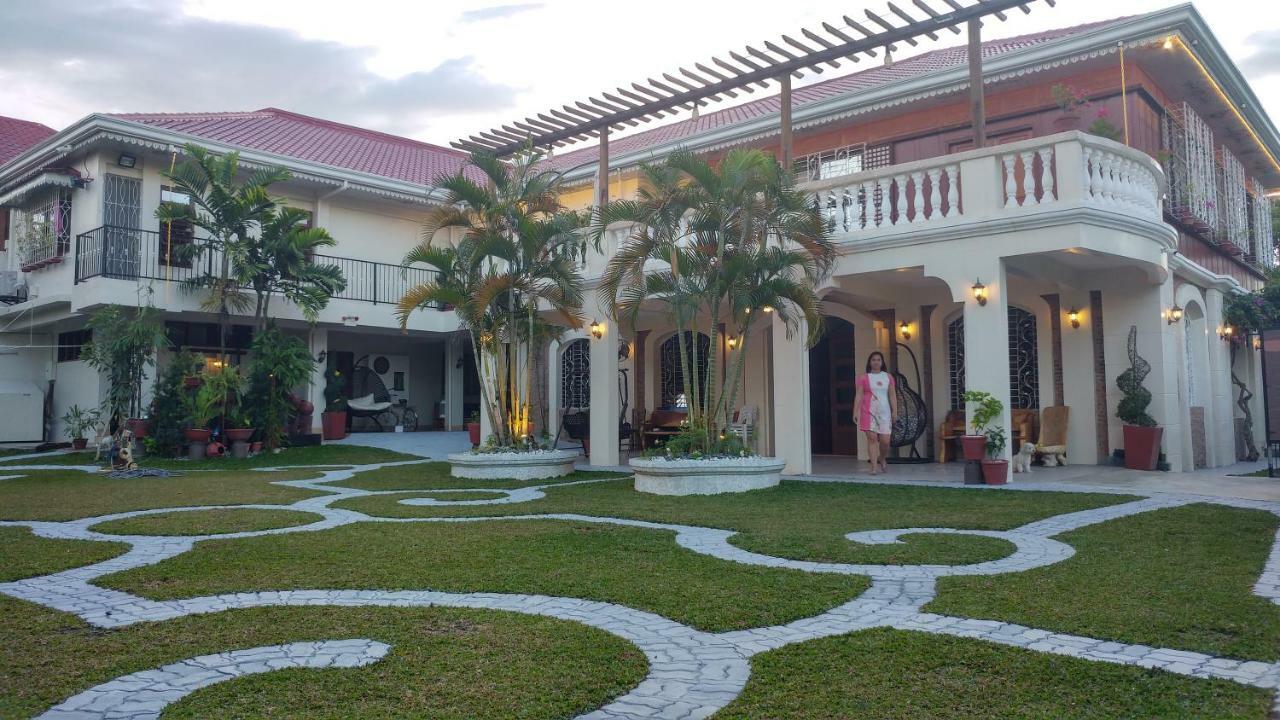 Casa Familya Hotel Batac Exterior photo