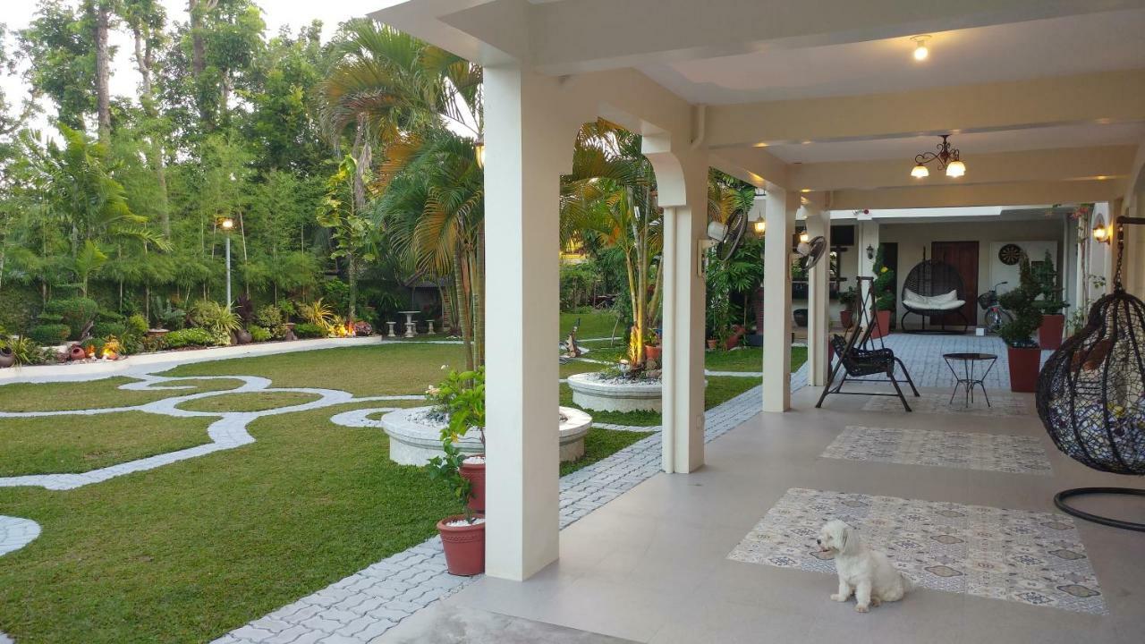 Casa Familya Hotel Batac Exterior photo